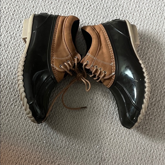 🥾WOMENS NWOT Tommy Hilfiger Brown and Black Winter Boots - Picture 3 of 6